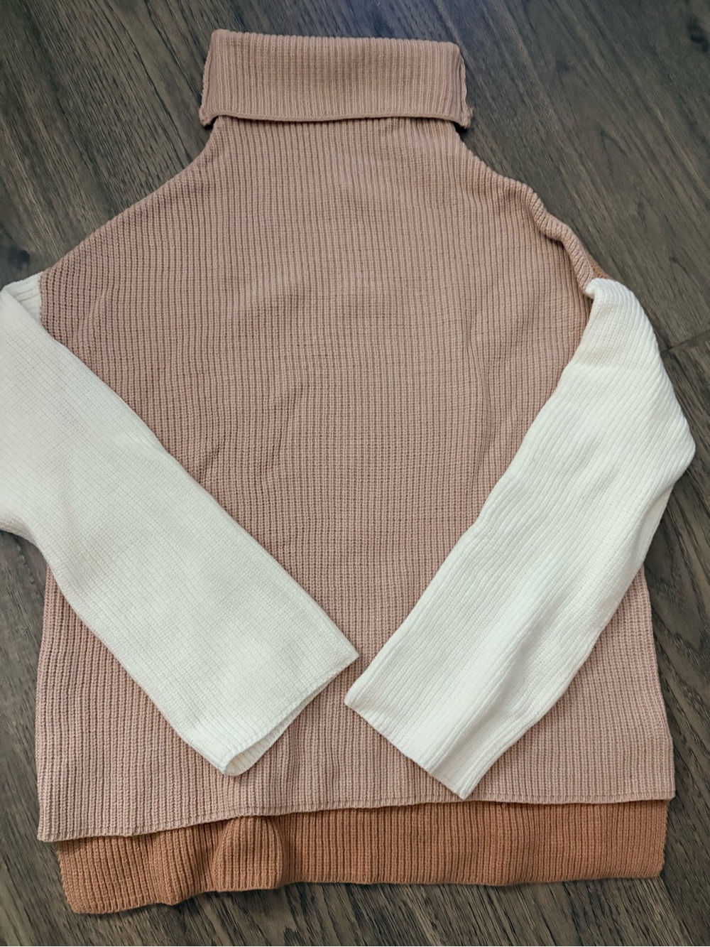 Women’s Two-Tone Turtleneck Sweater in Blush and Cream